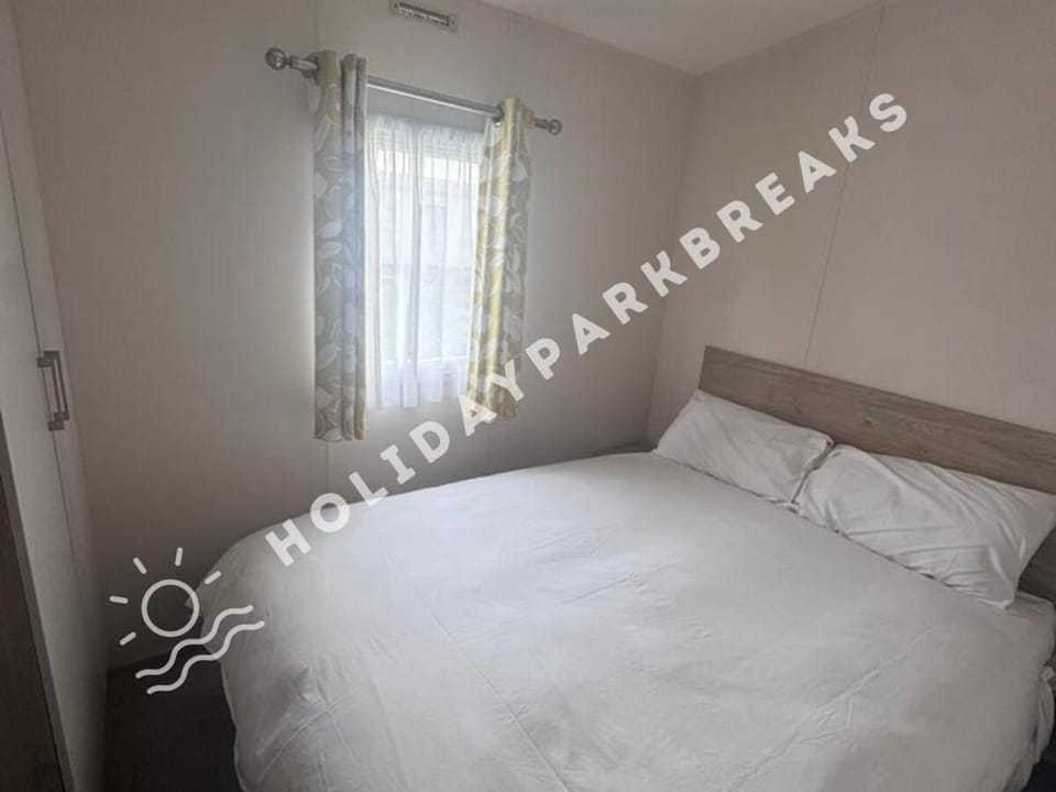 3 bedroom Static Home by White Horse, Seal Bay House in Selsey