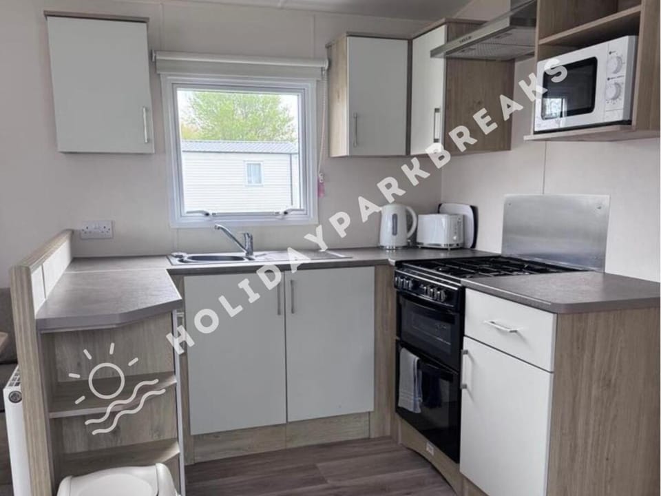 3 bedroom Static Home by White Horse, Seal Bay House in Selsey
