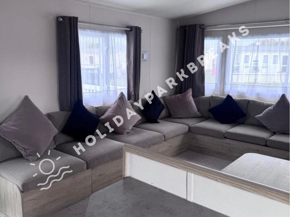 3 bedroom Static Home by White Horse, Seal Bay House in Selsey