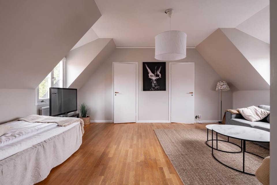 Charming topfloor APT in middle of Visby Apartment in Visby