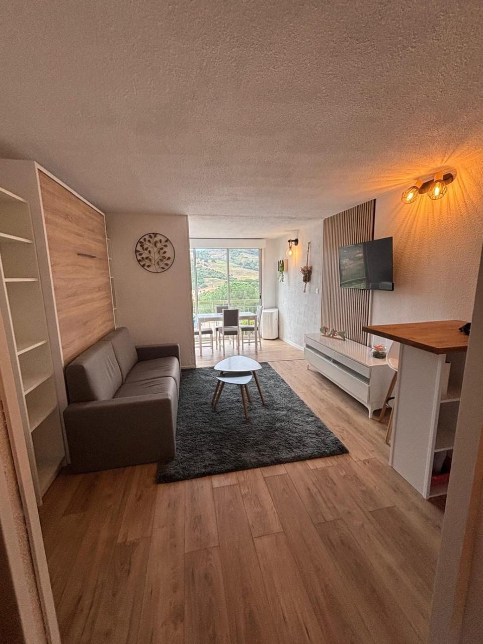 TV and multimedia, Living room, Dining area