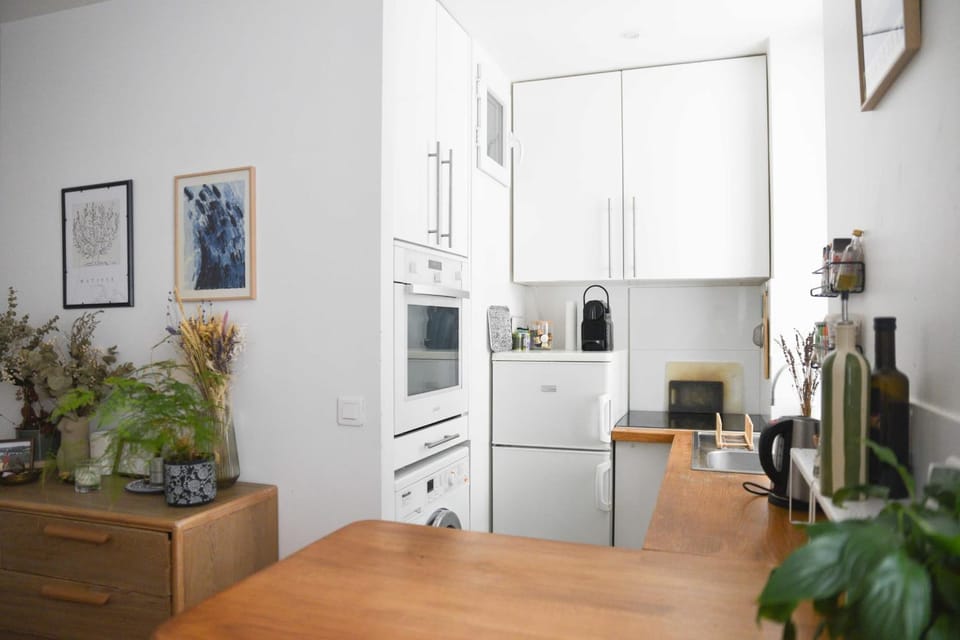 Bright 1 bedroom apartment - near park Apartment in Paris