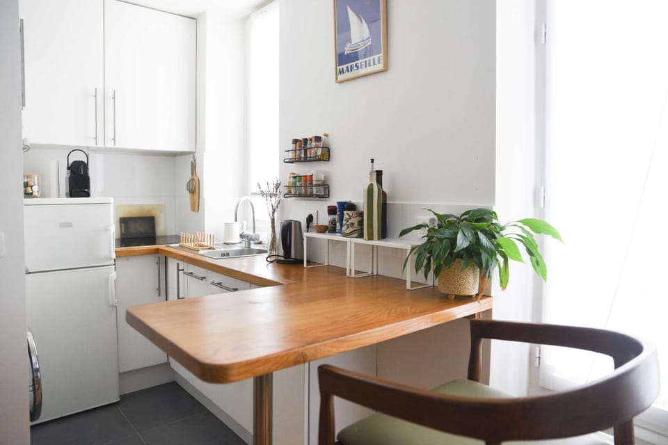 Bright 1 bedroom apartment - near park Apartment in Paris