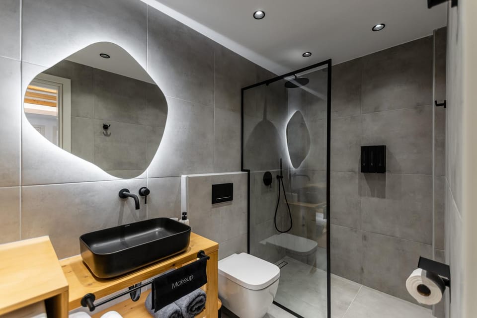 Shower, Toilet, locker, towels, washing machine