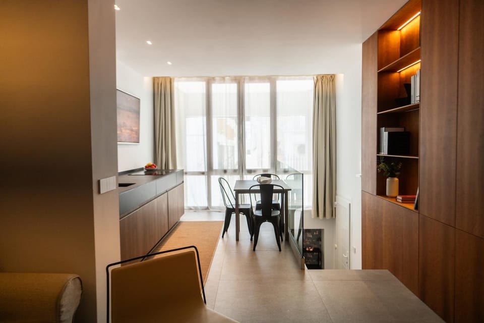 TV and multimedia, Living room, Seating area, Dining area