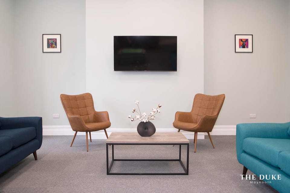 Communal lounge/ TV room