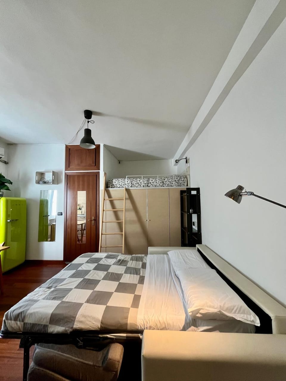 Bed, bunk bed