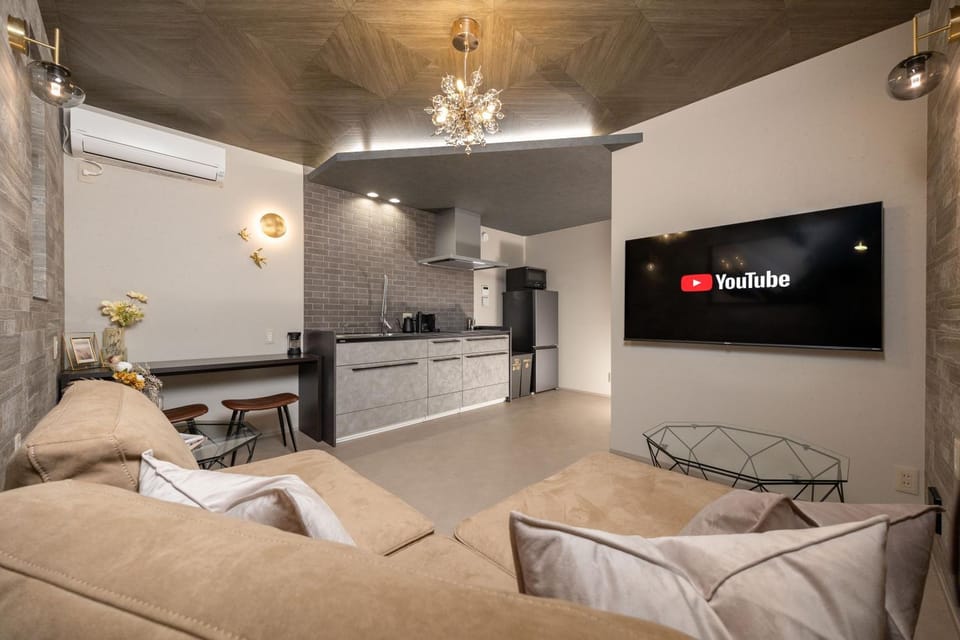 TV and multimedia, Kitchen or kitchenette, Living room, Dining area, stove