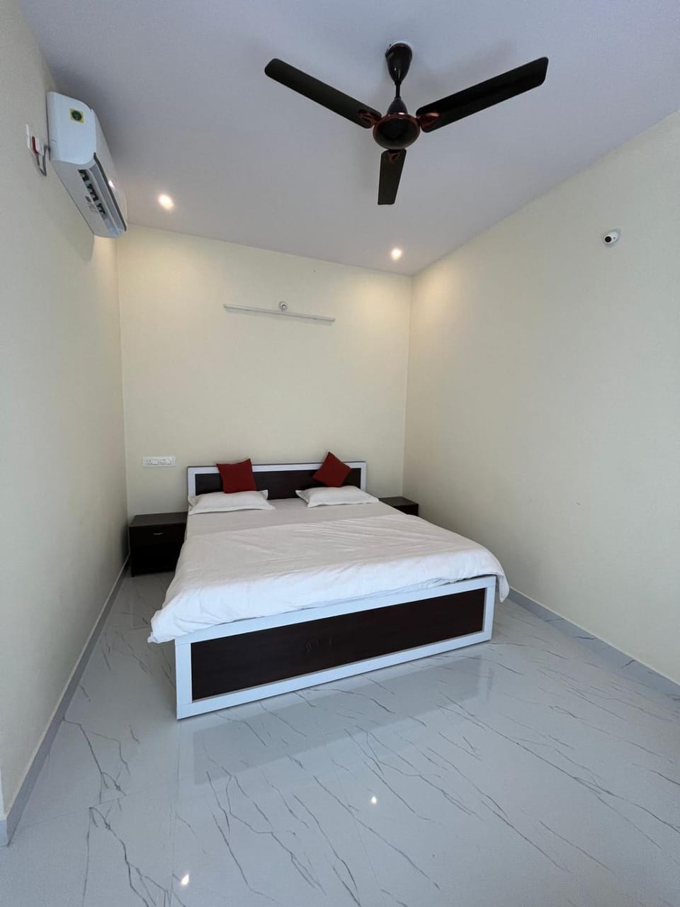 Bed, Bedroom, air conditioner
