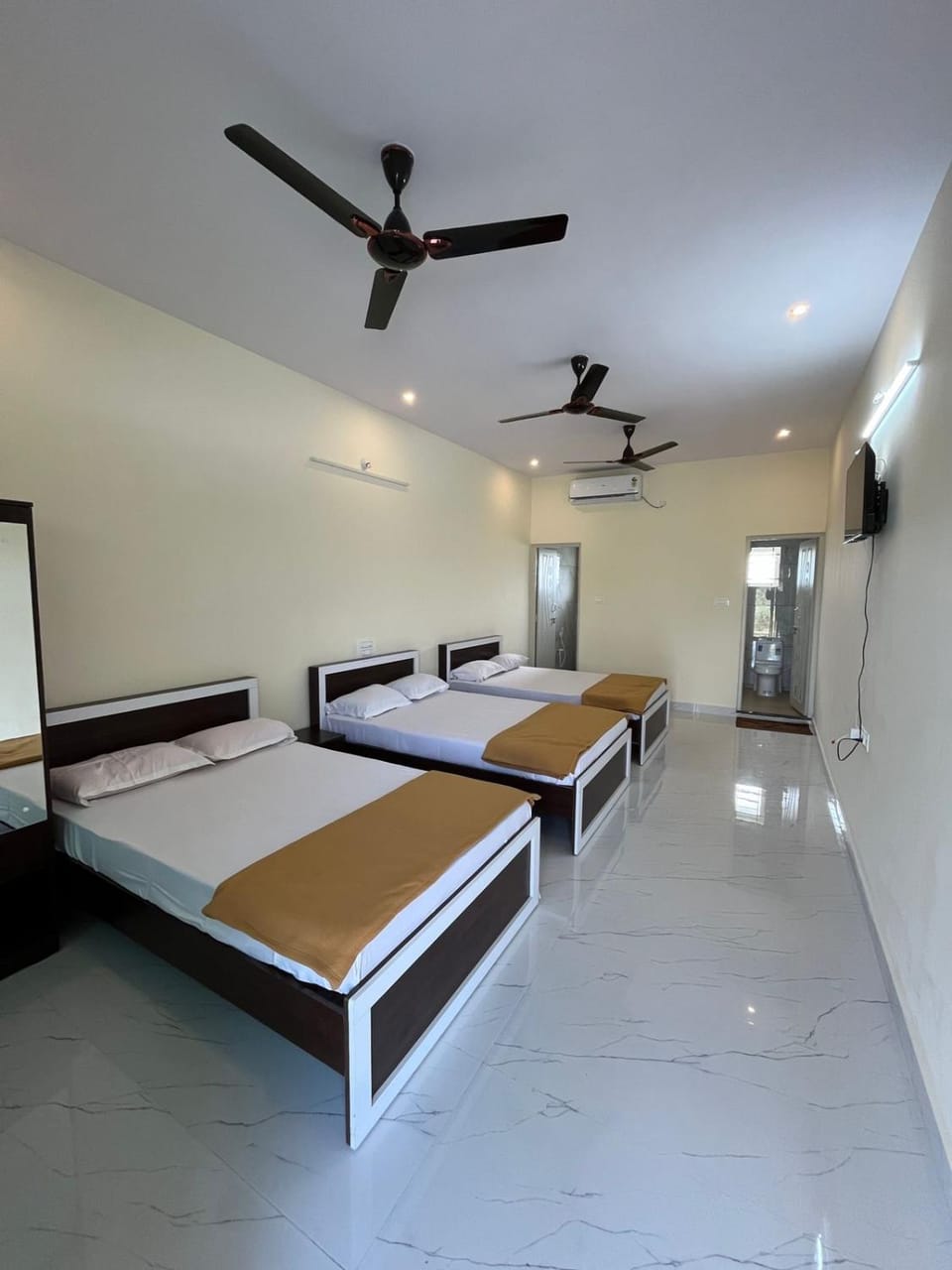Bed, Photo of the whole room, Bedroom, fireplace, air conditioner