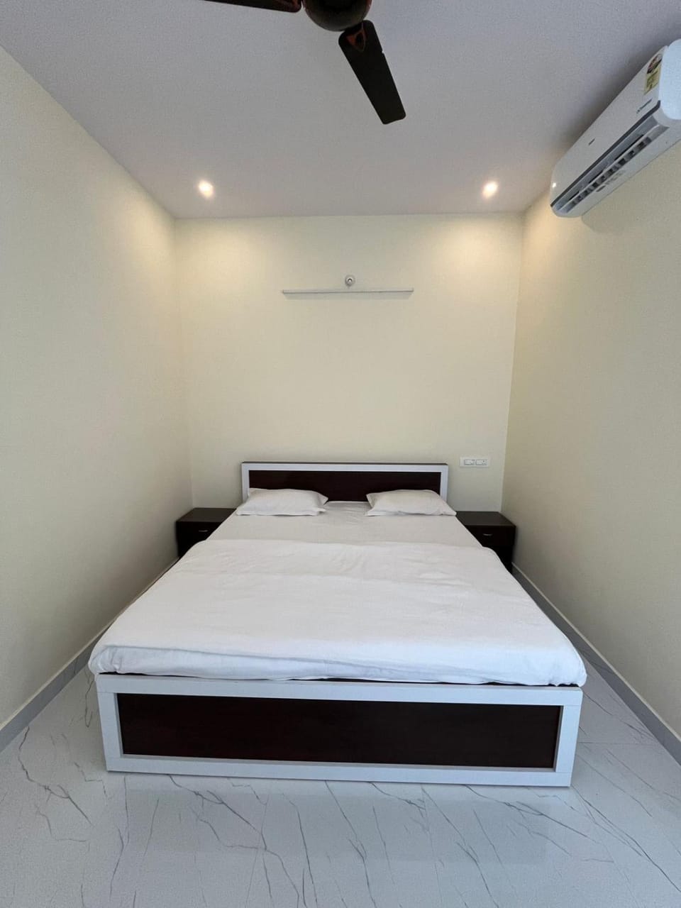 Bed, Bedroom, air conditioner