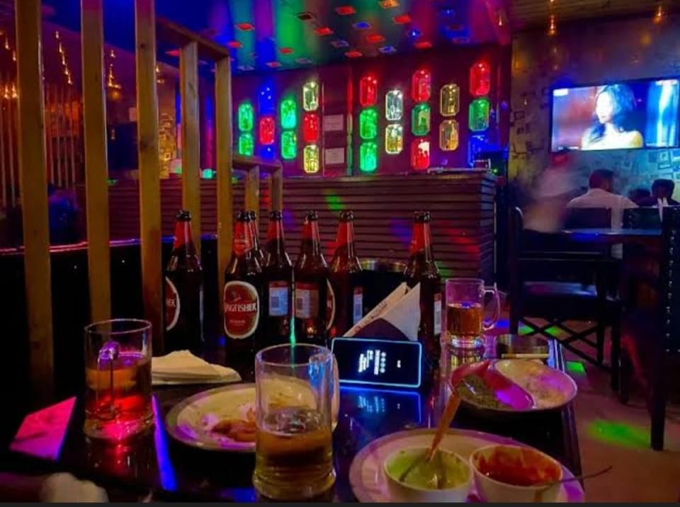 Nightclub / DJ, Lounge or bar, Food and drinks, Drinks