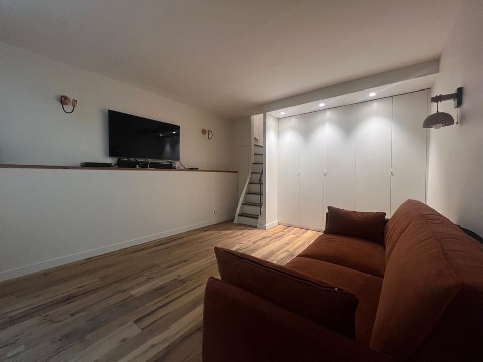 Communal lounge/ TV room, Bed, TV and multimedia