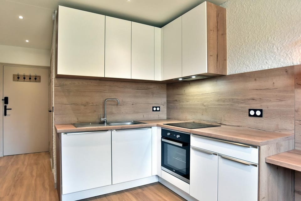 Kitchen or kitchenette, stove