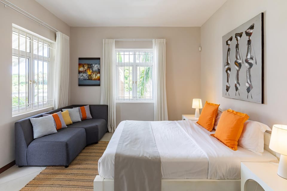 Bed, Seating area, Bedroom