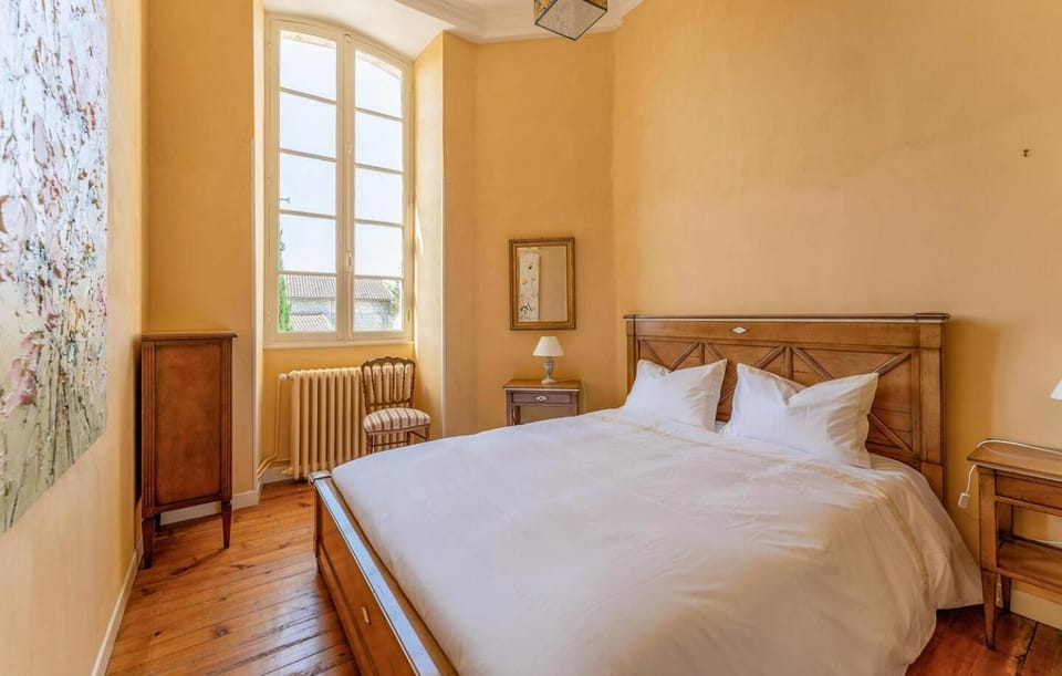 Bedroom, internet
