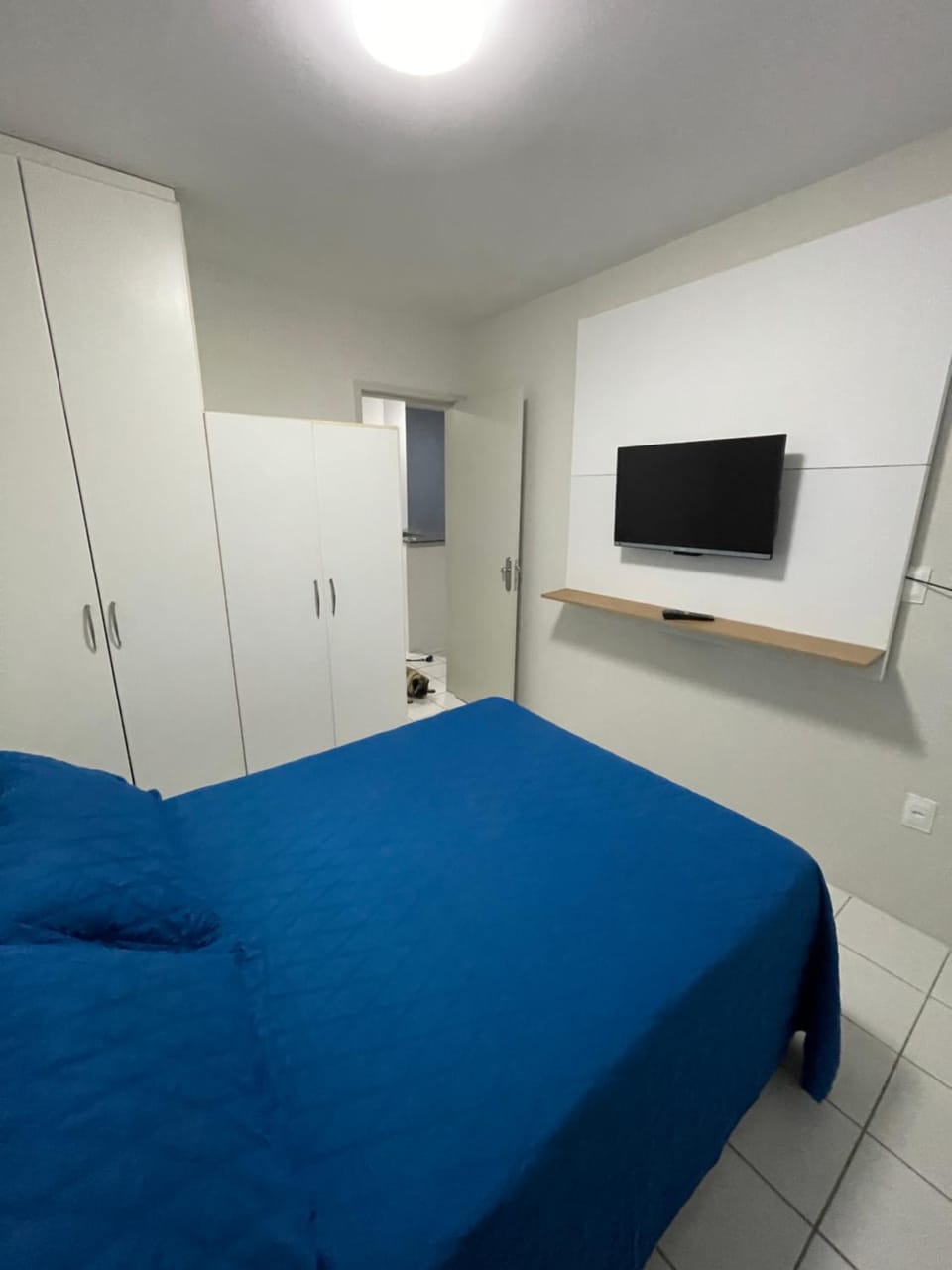 Bed, TV and multimedia, Photo of the whole room, Bedroom, wardrobe