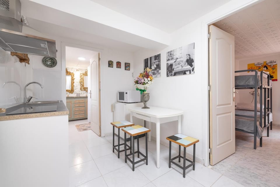 Property building, Kitchen or kitchenette, Living room