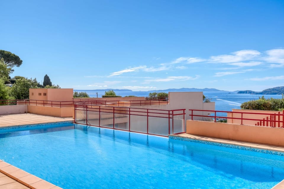 Spacious & Unique Sea View Apt Terrace Pool & Charm Apartment in Le Lavandou