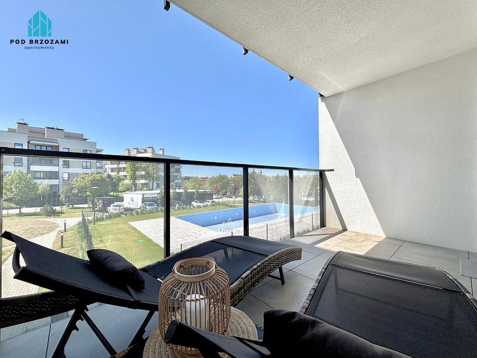 Balcony/Terrace, Seating area, Pool view