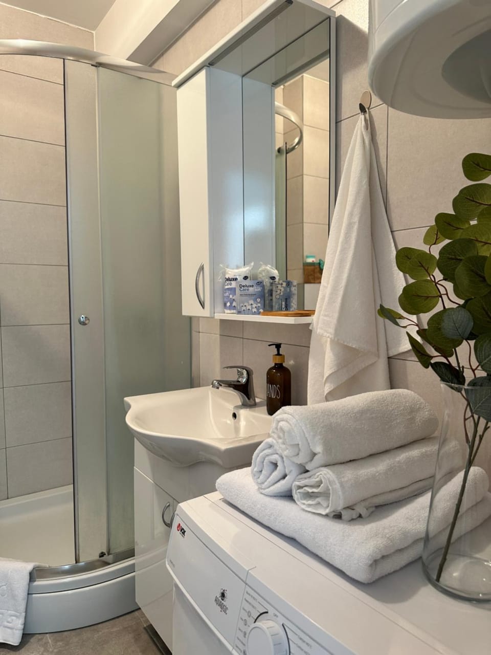 Shower, Bathroom, towels