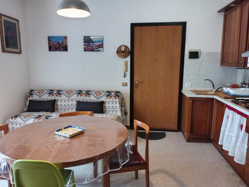 Kitchen or kitchenette, Living room, Dining area, stove