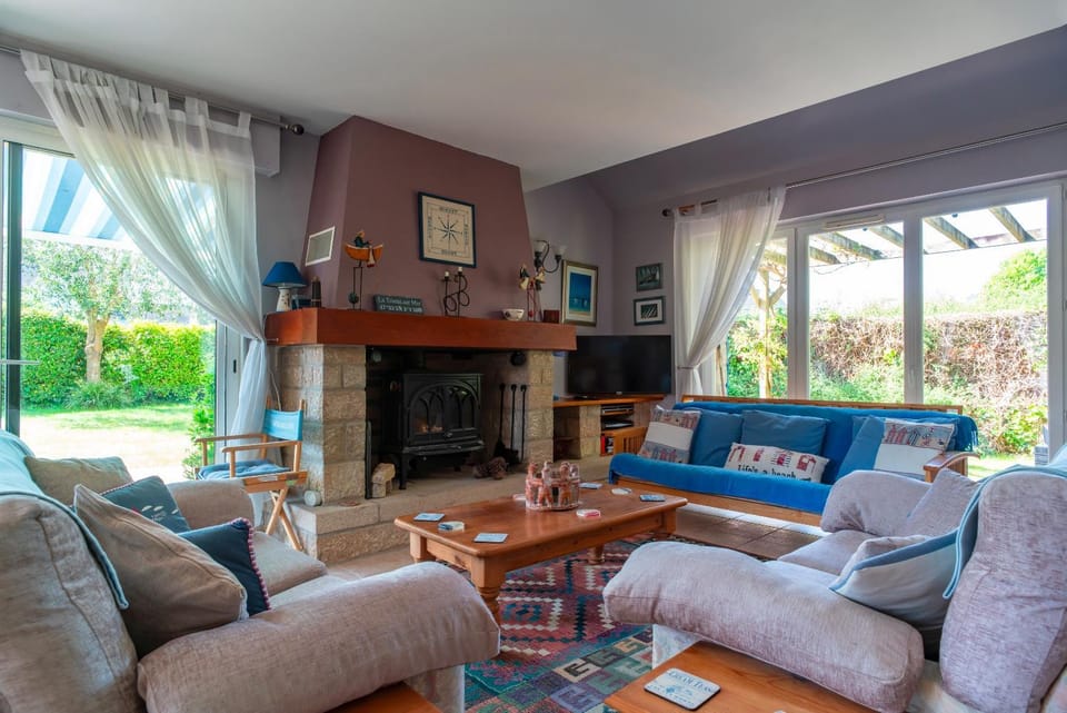 Communal lounge/ TV room, Living room