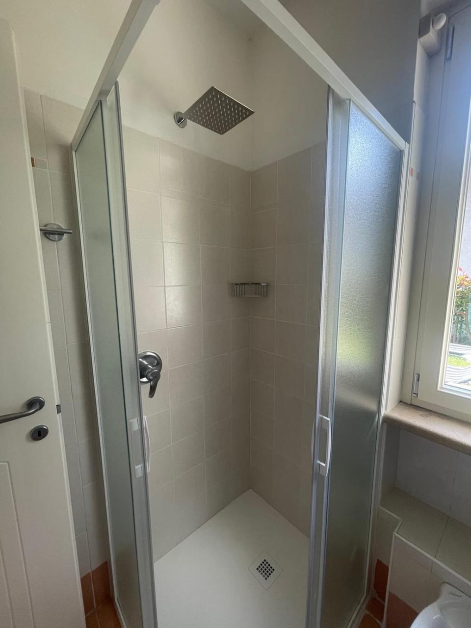 Costantin Pool and Garden Apartment in Desenzano del Garda