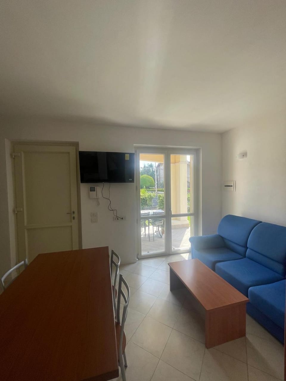 Costantin Pool and Garden Apartment in Desenzano del Garda
