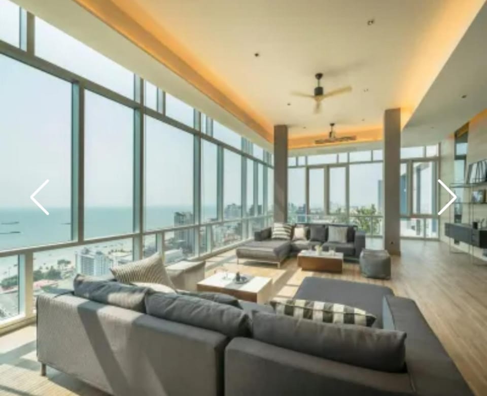 Communal lounge/ TV room, Natural landscape, Living room, Seating area, Sea view