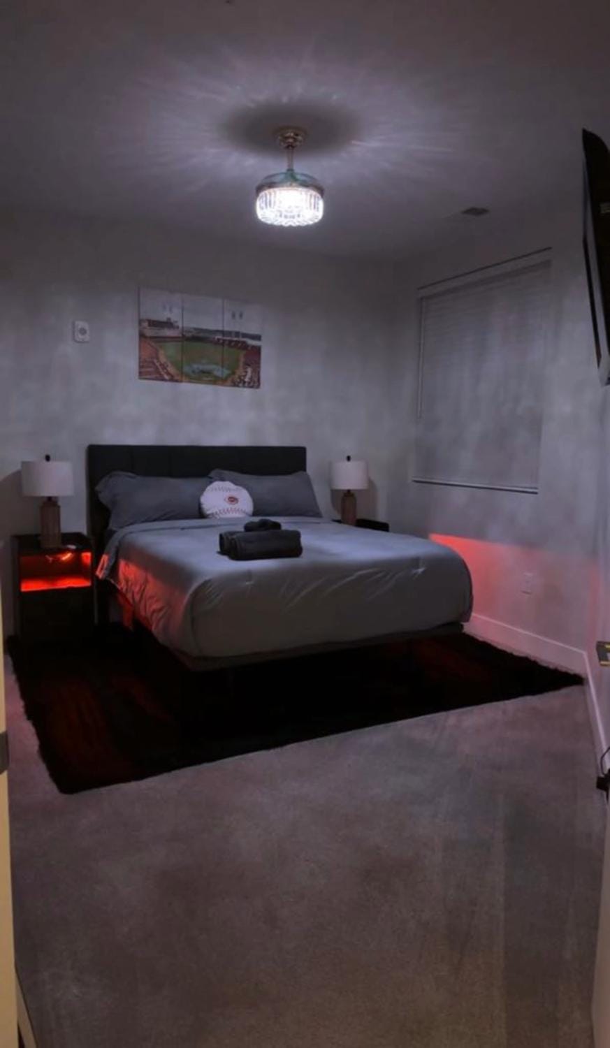 The 513 Flat! 1BR, 1Bath Apt with Pool and Riverfront View! Free Gated Parking! Only Steps from The banks & Stadiums! Apartment in Newport