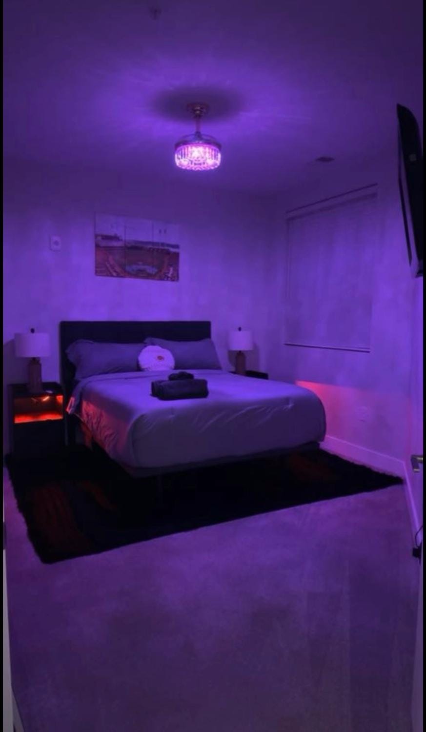 The 513 Flat! 1BR, 1Bath Apt with Pool and Riverfront View! Free Gated Parking! Only Steps from The banks & Stadiums! Apartment in Newport