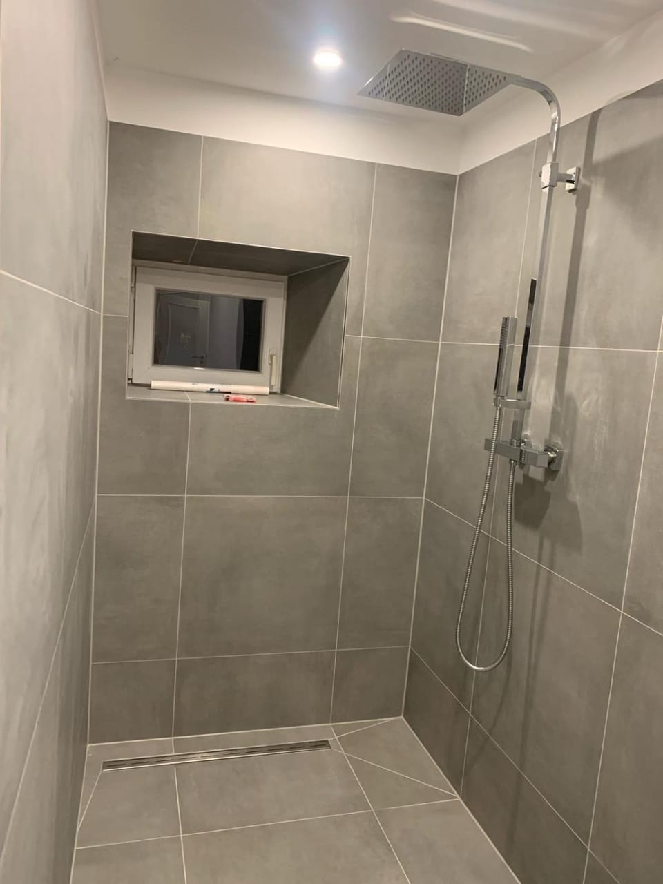 Moderne Zimmer in Rosengarten mit Gemeinschaftsbad & Küche Hostel in Schleswig-Holstein