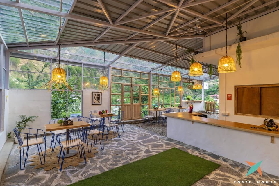 Restaurant/places to eat, Food and drinks, Food