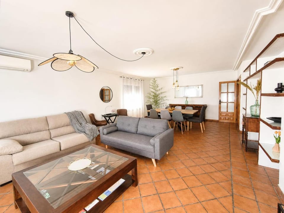 Communal lounge/ TV room, Living room, Dining area
