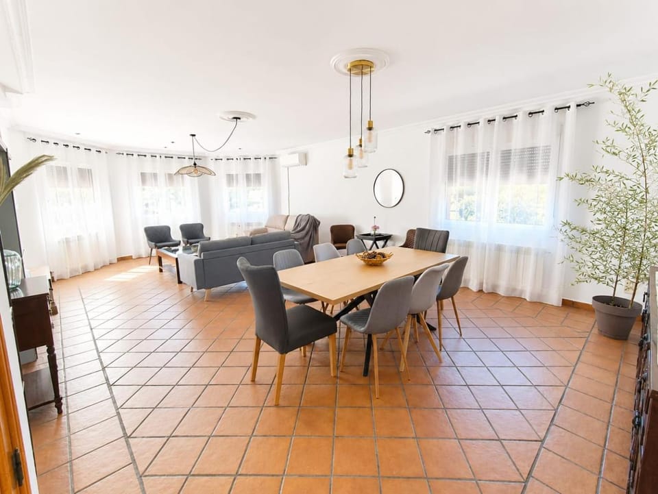 Communal lounge/ TV room, Living room, Dining area