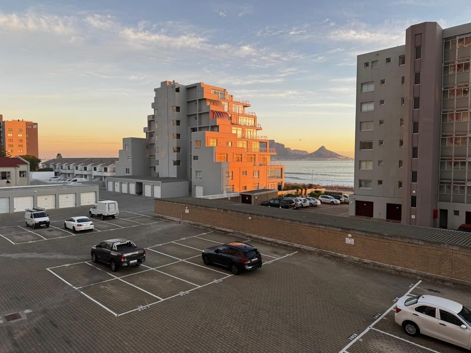 Property building, Neighbourhood, Sea view, Location