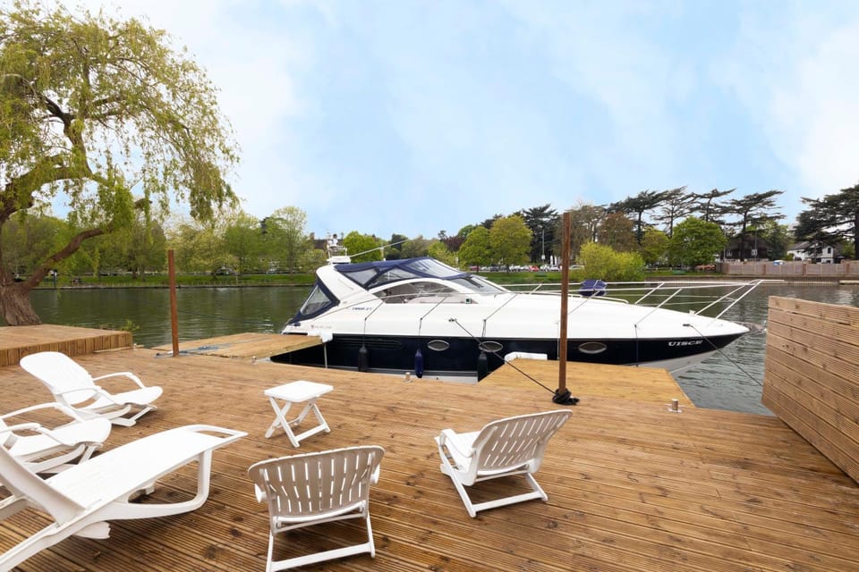 Lake view, sunbed, acessibility