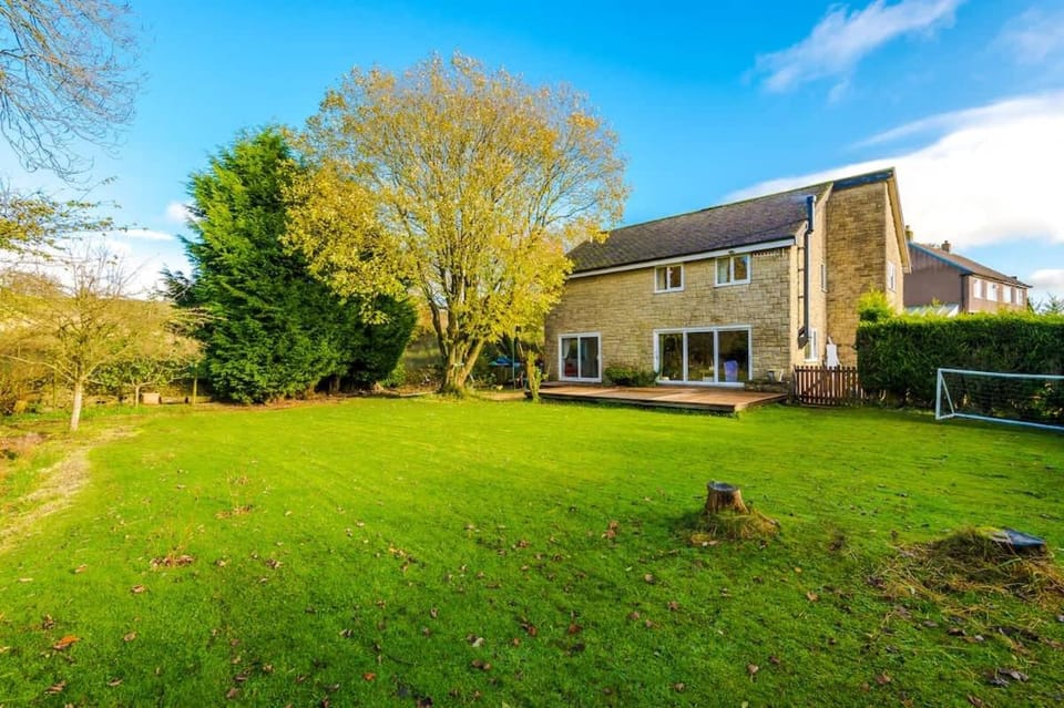 Ascot House House in High Peak District
