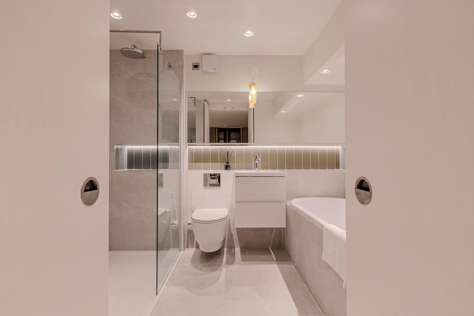 Shower, Toilet, Bathroom, towels