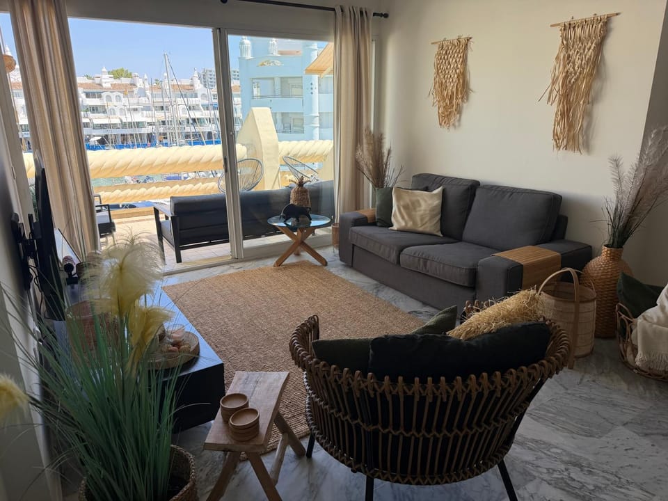 View (from property/room), Balcony/Terrace, Living room, Seating area