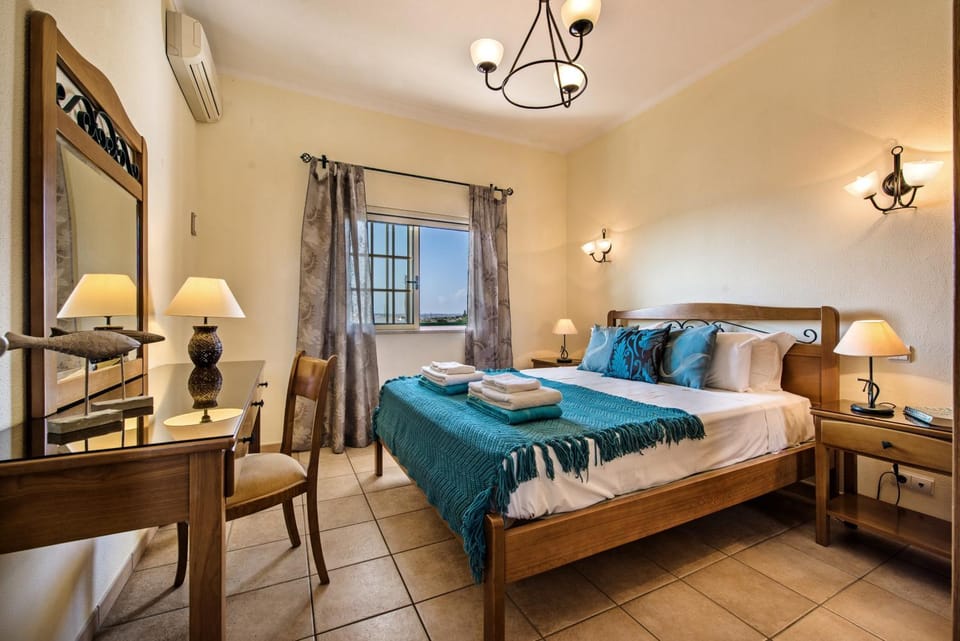 Rebela 1st Algarve Villa Holidays Apartment in Guia