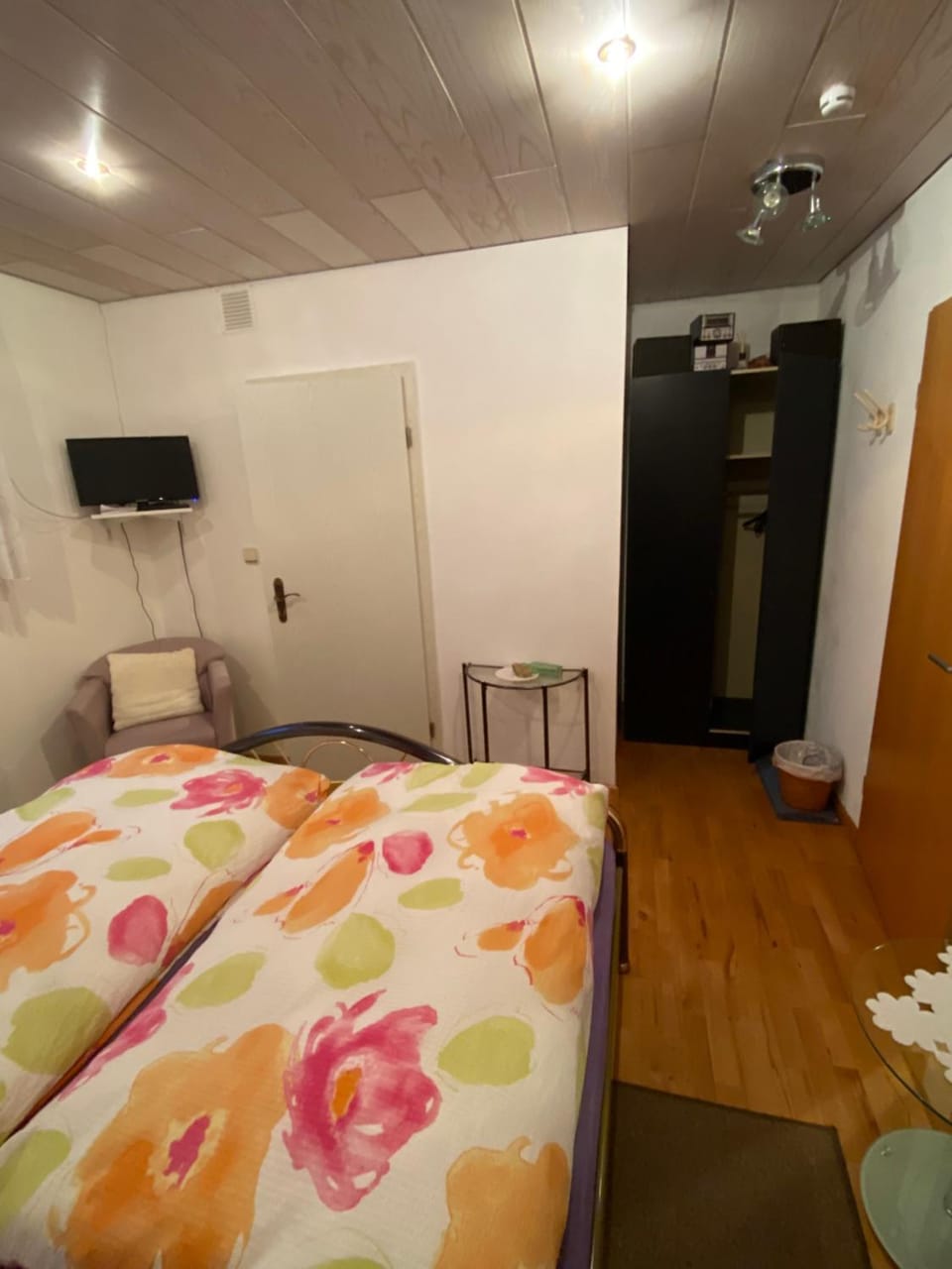 Zimmer 1 inkl eigenem Bad und Parkplatz Vacation rental in Rhineland-Palatinate