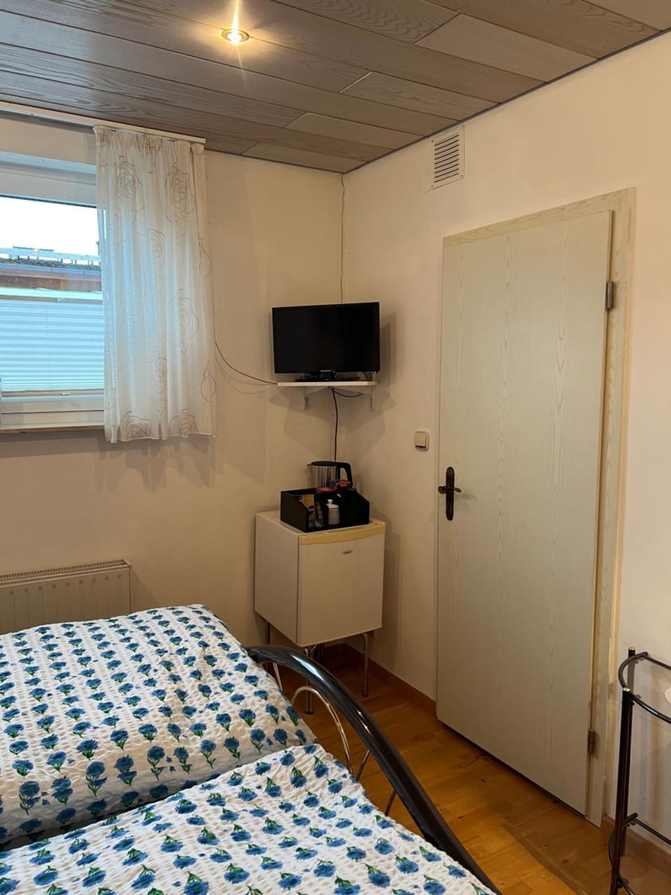 Zimmer 1 inkl eigenem Bad und Parkplatz Vacation rental in Rhineland-Palatinate
