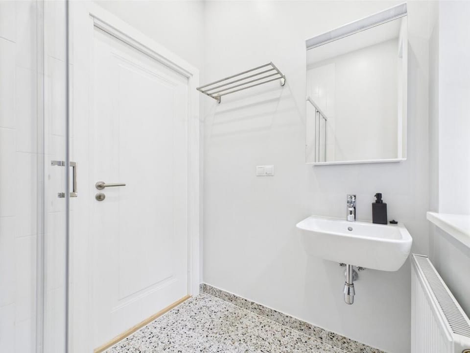 Central 2BR Apartment - 10min to Old Town Apartment in Riga