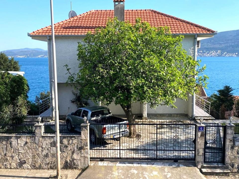 Seafront Villa Montenegro1 min to the Sea Villa in Kotor Municipality