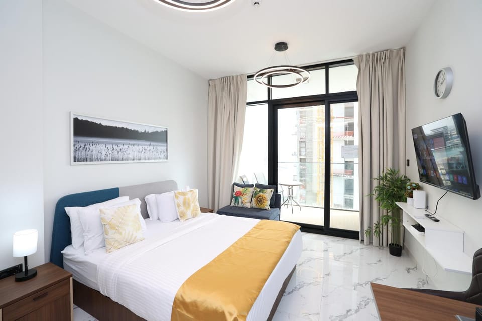 Bed, TV and multimedia, Photo of the whole room, Bedroom