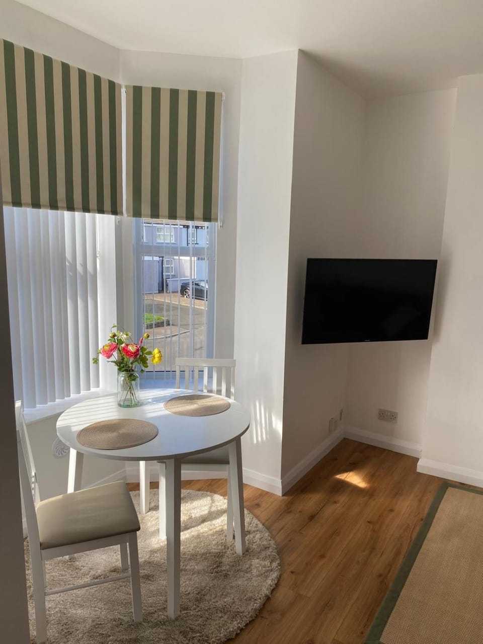 TV and multimedia, Dining area