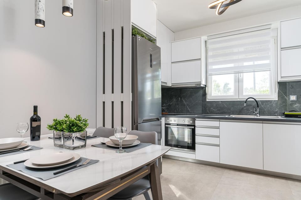 Kitchen or kitchenette, Dining area, dishwasher, oven, stove
