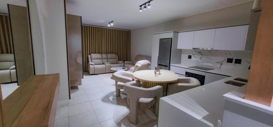 THE BLYDE CRYSTAL LAGOON F&S LUxurious Apartment 3bed Bed and Breakfast in Pretoria